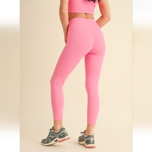 🩷 Bubblegum Pink Align Leggings - Picture 2 of 7